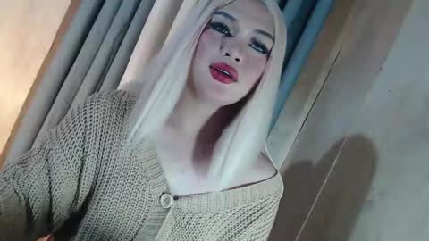 DANIELLA - DONT FORGET TO GIVE ME A THUMBSU UP online show from 18, 5, 2026