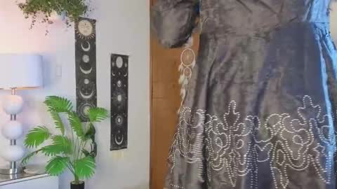 Farah online show from 4, 12, 2025