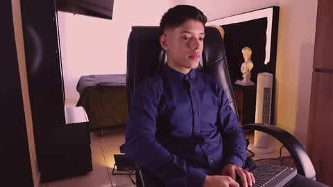 farid_jake_ online show from 2, 10, 2025