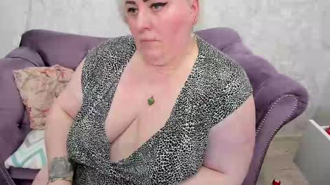 Snapshot of fashiona chatting on 6, 2, 2025 fashiona online show from 6, 2, 2025