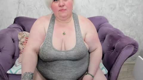 Snapshot of fashiona chatting on 7, 2, 2025 fashiona online show from 7, 2, 2025