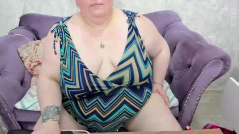 Snapshot of fashiona chatting on 9, 2, 2025 fashiona online show from 9, 2, 2025