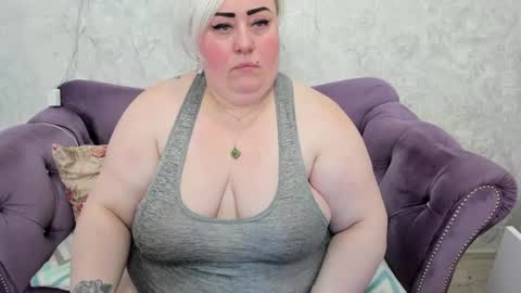 Snapshot of fashiona chatting on 15, 2, 2025 fashiona online show from 15, 2, 2025