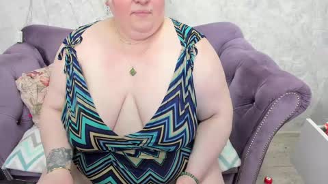 Snapshot of fashiona chatting on 20, 2, 2025 fashiona online show from 20, 2, 2025