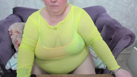 Snapshot of fashiona chatting on 22, 2, 2025 fashiona online show from 22, 2, 2025