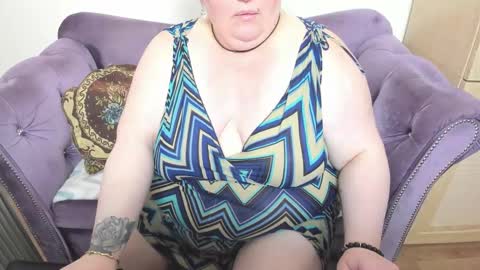 Snapshot of fashiona chatting on 18, 10, 2025 fashiona online show from 18, 10, 2025