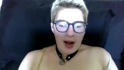 midnightmochi22 online show from 4, 6, 2026