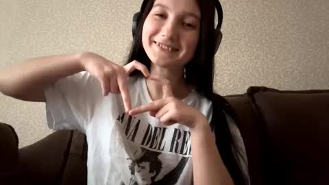Aurora 18yo online show from 17, 10, 2025