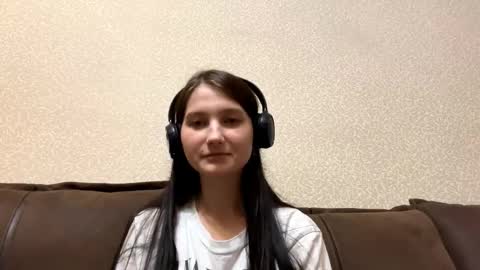Aurora 18yo online show from 18, 10, 2025