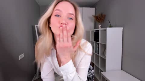 Daniela online show from 1, 2, 2025