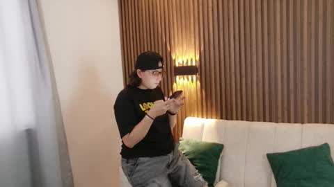 Feelena online show from 4, 2, 2026