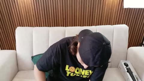 Feelena online show from 9, 3, 2026