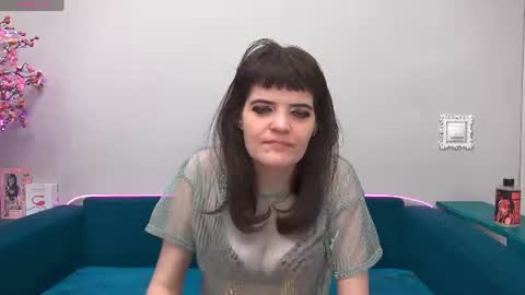 Snapshot of feelsgoodwoman chatting on 25, 6, 2026 Laura online show from 25, 6, 2026