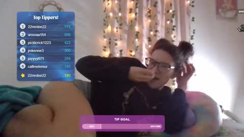 Snapshot of feetnymph chatting on 5, 2, 2025 Soley online show from 5, 2, 2025