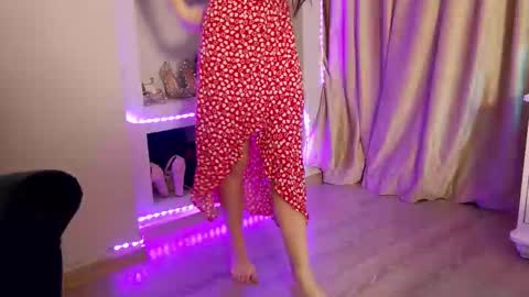 Snapshot of feetvibe chatting on 20, 11, 2025 FeetVibe online show from 20, 11, 2025