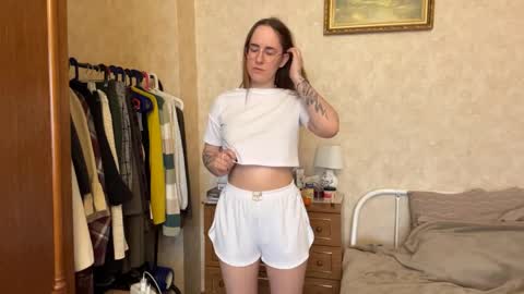 Snapshot of feleciacockrell chatting on 10, 4, 2026 Mary online show from 10, 4, 2026