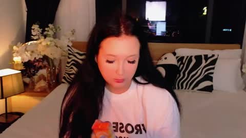 Felicia Herceg online show from 15, 11, 2025