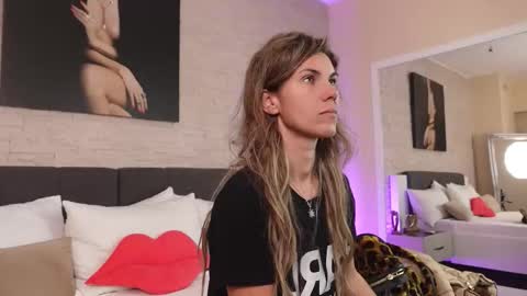 Snapshot of feliciakrige chatting on 4, 11, 2025 FeliciaKrige online show from 4, 11, 2025