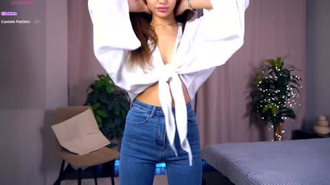 Snapshot of felissiany chatting on 9, 3, 2025 Hello im Nova online show from 9, 3, 2025