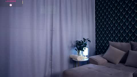 Snapshot of felissiany chatting on 12, 10, 2025 Hello im Nova online show from 12, 10, 2025