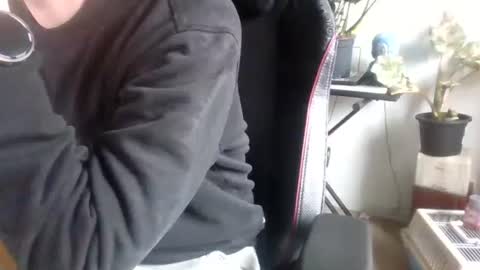 Snapshot of fem_alice_louis_dom chatting on 27, 10, 2025 fem_alice_louis_dom online show from 27, 10, 2025