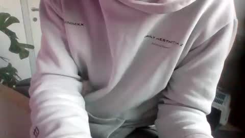 Snapshot of fem_alice_louis_dom chatting on 4, 12, 2025 fem_alice_louis_dom online show from 4, 12, 2025