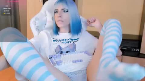 Snapshot of femalexa chatting on 4, 11, 2025 Alexa online show from 4, 11, 2025