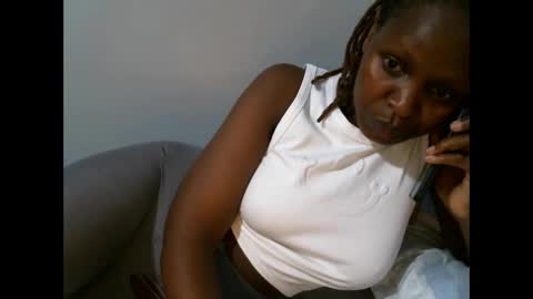 Snapshot of femaqueen chatting on 5, 10, 2025 Navil online show from 5, 10, 2025