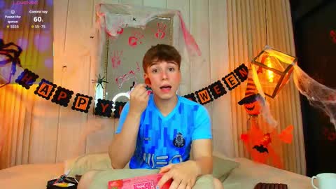 Snapshot of femboy_max chatting on 27, 10, 2025 Femboy Max online show from 27, 10, 2025