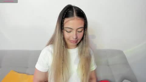 fernanda  online show from 13, 4, 2026