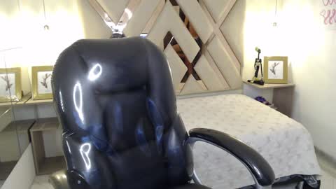 Snapshot of ferphoenix_ chatting on 30, 12, 2024 FER PHOENIX online show from 30, 12, 2024