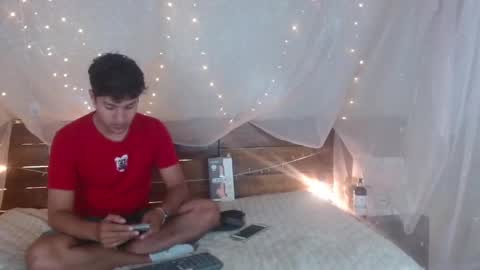 Snapshot of ferphoenix_ chatting on 10, 1, 2025 FER PHOENIX online show from 10, 1, 2025
