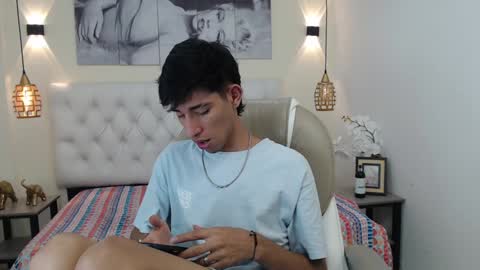 Snapshot of ferphoenix_ chatting on 4, 2, 2025 FER PHOENIX online show from 4, 2, 2025