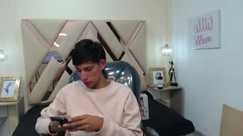 Snapshot of ferphoenix_ chatting on 5, 2, 2025 FER PHOENIX online show from 5, 2, 2025