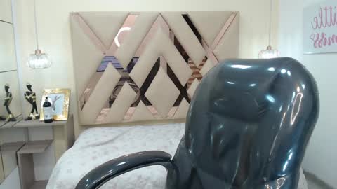Snapshot of ferphoenix_ chatting on 7, 2, 2025 FER PHOENIX online show from 7, 2, 2025
