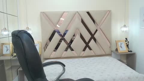 Snapshot of ferphoenix_ chatting on 18, 2, 2025 FER PHOENIX online show from 18, 2, 2025