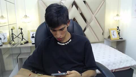 Snapshot of ferphoenix_ chatting on 18, 2, 2025 FER PHOENIX online show from 18, 2, 2025