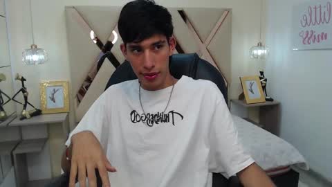 Snapshot of ferphoenix_ chatting on 19, 2, 2025 FER PHOENIX online show from 19, 2, 2025