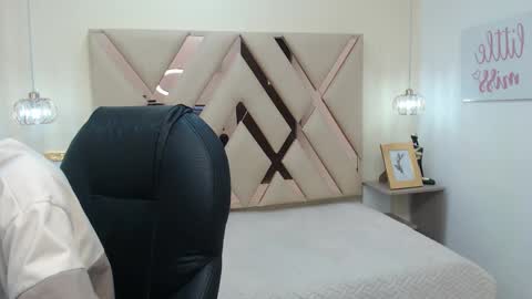 Snapshot of ferphoenix_ chatting on 7, 3, 2025 FER PHOENIX online show from 7, 3, 2025