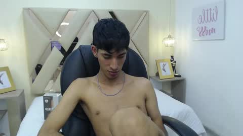 Snapshot of ferphoenix_ chatting on 11, 3, 2025 FER PHOENIX online show from 11, 3, 2025