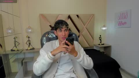 Snapshot of ferphoenix_ chatting on 17, 10, 2025 FER PHOENIX online show from 17, 10, 2025