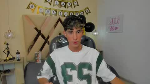 Snapshot of ferphoenix_ chatting on 19, 10, 2025 FER PHOENIX online show from 19, 10, 2025