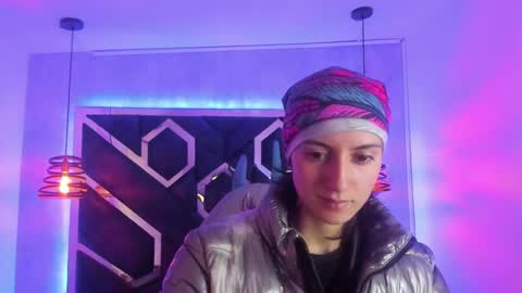   online show from 28, 2, 2025