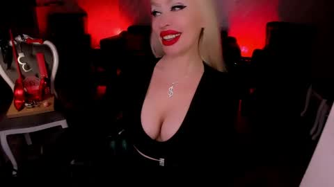 Snapshot of findom_god chatting on 15, 5, 2026 AlfaFemale online show from 15, 5, 2026