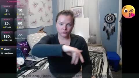 Snapshot of fionna_fineas chatting on 24, 10, 2025 Fionna online show from 24, 10, 2025
