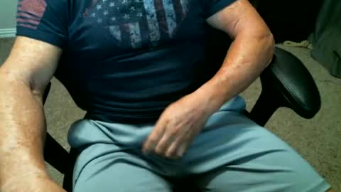 Snapshot of fitguy40 chatting on 17, 6, 2026 fitguy40 online show from 17, 6, 2026