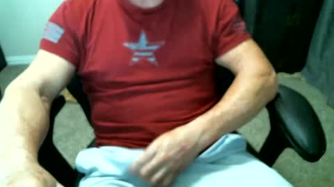 Snapshot of fitguy40 chatting on 17, 6, 2026 fitguy40 online show from 17, 6, 2026