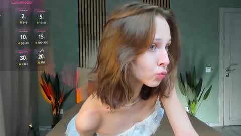 im Linda please give me thumbs up online show from 29, 10, 2025