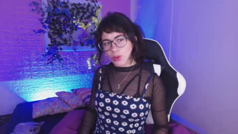 flora_blue online show from 20, 10, 2025
