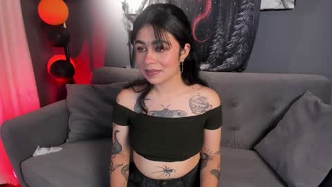 Snapshot of flower_smith_ chatting on 14, 10, 2025 Its a pleasure to meet you. Im Flower. Help me reach 1k. Follow me. online show from 14, 10, 2025